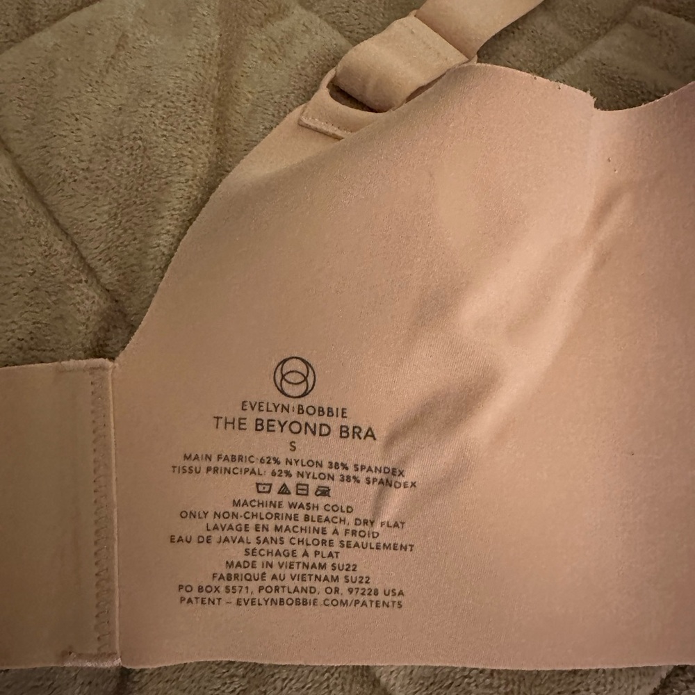 Seamless Nude Bra by Evelyn and Bobbie. 4 hook closer, This bra was worn once. - Picture 2 of 3